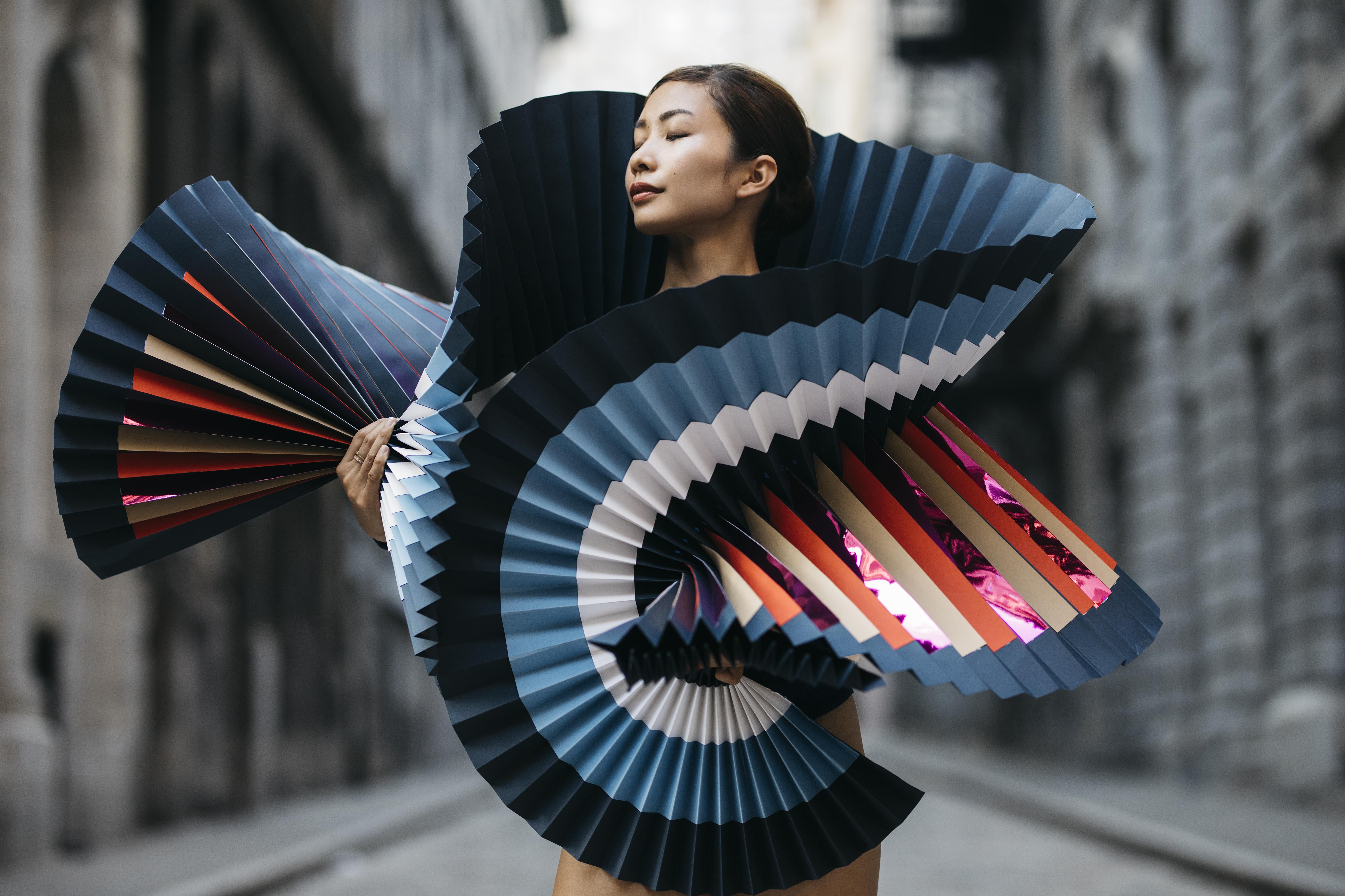When Origami Meets Dance and Photography – Fubiz Media